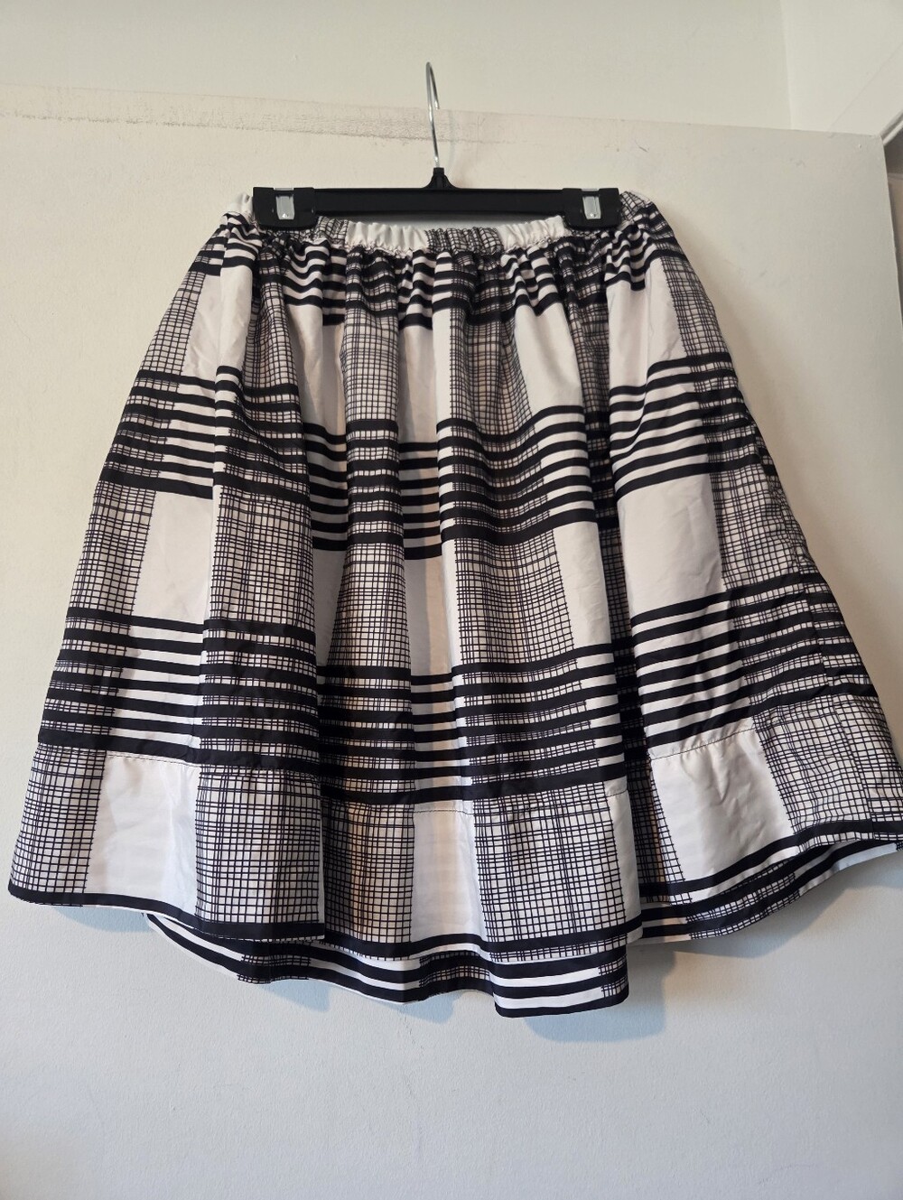 Cute Joe Fresh Black & White Plaid Satin Flared Skirt - Picture 2 of 4